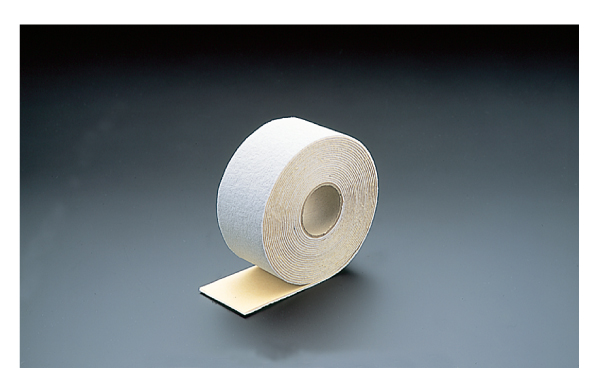 貼るだけ施工で実現した結露・カビ対策事例【ユニ結露防止テープ】
