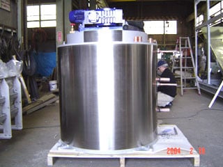 現場条件に適合する製氷機選定により安定運用を実現した事例【フレーク製氷機】
